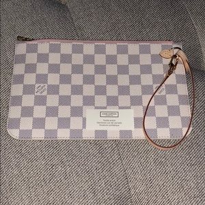 Louis Vuitton Neverfull MM pouch
